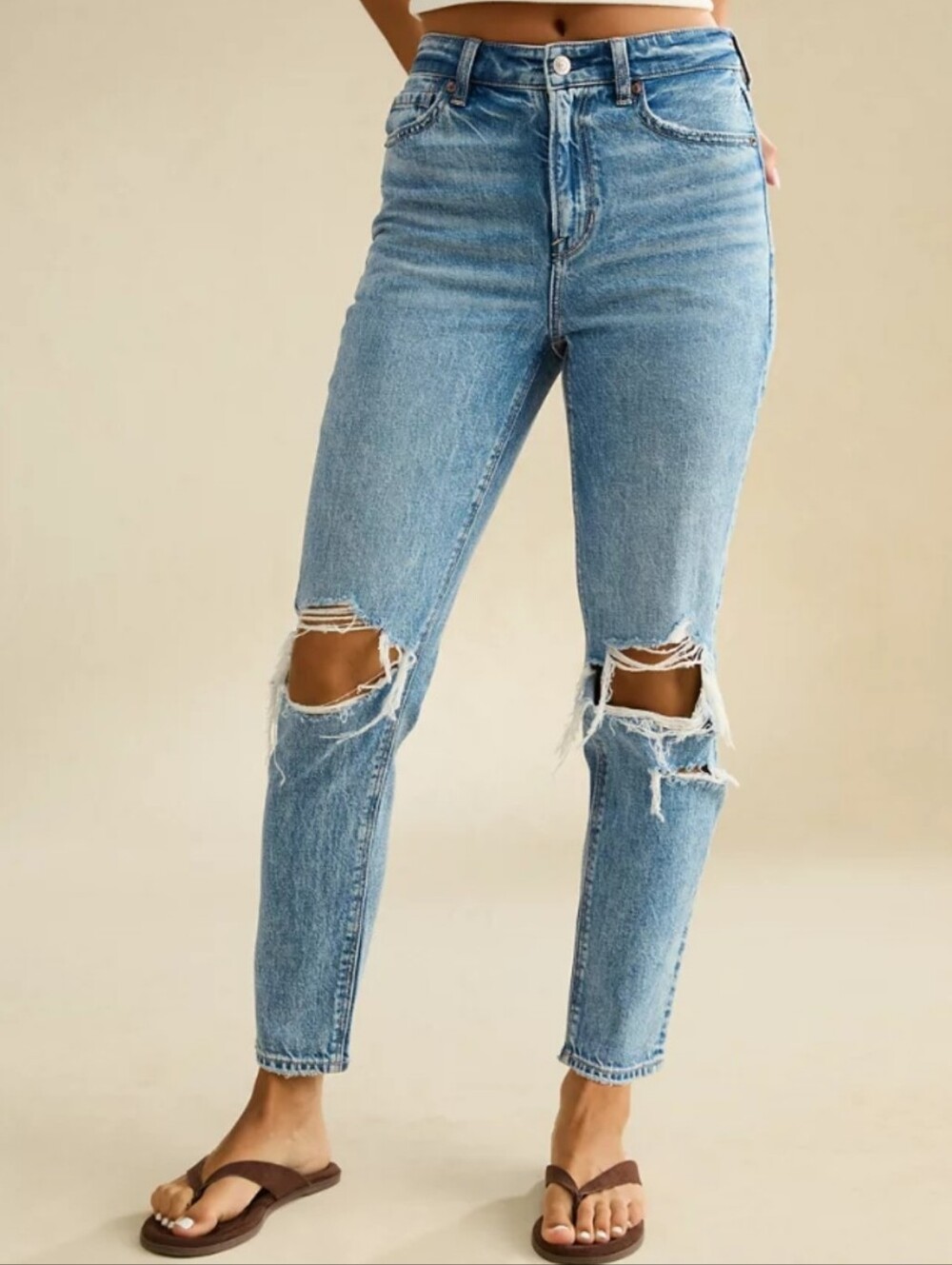 American Eagle High-Rise Distressed Light Blue Women's Mom Jeans Size 4 Short